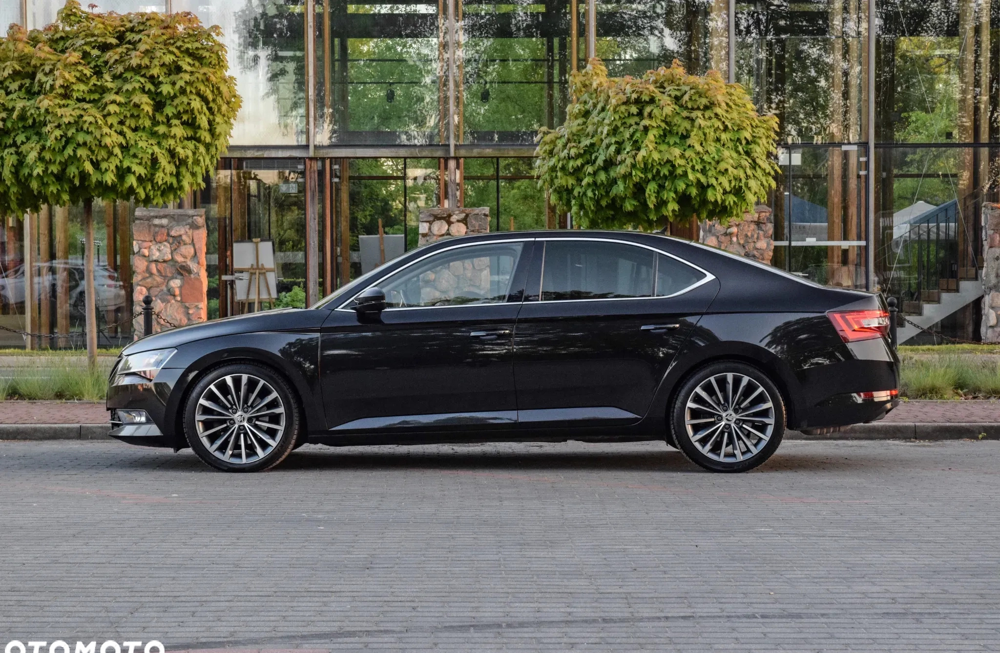 Skoda Superb cena 84900 przebieg: 200000, rok produkcji 2018 z Sochaczew małe 742